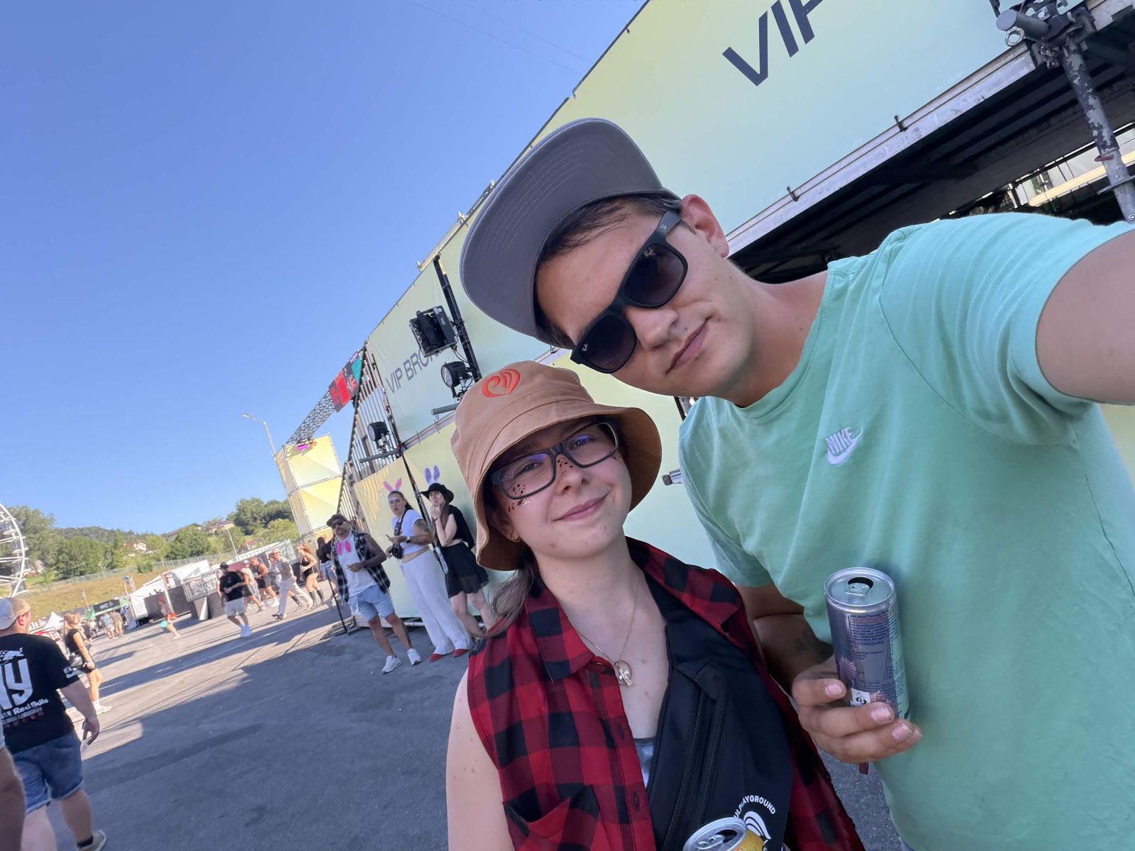 Kuss auf dem Festival